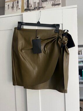 NWT Vero Moda Bella Coated Faux Wrap Mini Skirt, Green/Olive, Size Medium
